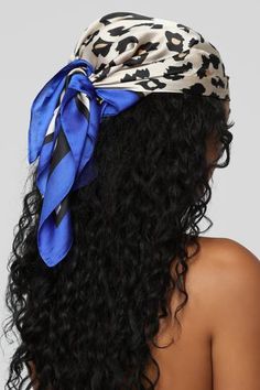 Cute Bandana Hairstyles, Hair Scarf Styles, Head Scarf Styles, Satin Scarf, Square Silk Scarf, Bandana Hairstyles, Baddie Hairstyles, Grunge Hair, Bad Hair Day