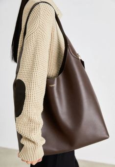 #coach #shoulderbag #fashion #purses #designer #coachie #bags #leather Coach Bag Outfit, Uni Bag, Sac Tote Bag, Fall Bags, Coach Tote Bags, Brown Leather Bag, Platform Ankle Boots, Shopper Bag, Black Ankle Boots