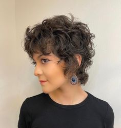 Soft Curly Shaggy Mullet Shaggy Haircut For Curly Hair, Short Haircuts For Semi Curly Hair, Short Hair Cuts Wavy Hair, Short Curly Bob Hairstyles, Mullet Hair, Curly Shag Haircut