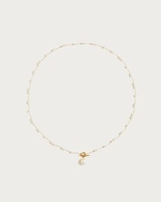 Materiales: acero inoxidable, perla Medidas: 560 mm/22" de largo Queen Archetype, En Route Jewelry, Jewelry Gold Necklace, Coastal Jewelry, Pastel Home Decor, Instagram Tags, Pearl Flower