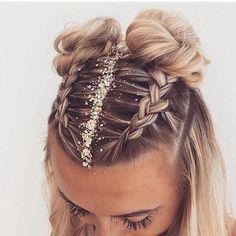 Nye Hairstyles, Penteado Cabelo Curto, Holiday Hairstyles, Short Hairstyle, Glitter Hair, Black Braids, Box Braids Hairstyles