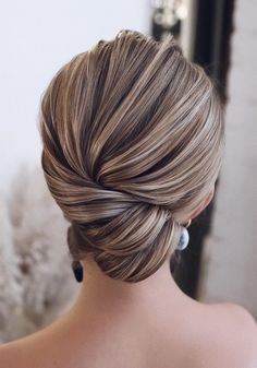 20 Classic Low Bun Wedding Hairstyles from Tonyastylist | Roses & Rings- Part 2