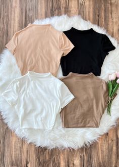 Mock neck double layered short sleeve top -true to size -Soft Material Layered Short, Spring Outfits 2022, Outfits 2022, Trends 2022, Casual Spring, Outfits Fashion, Early Spring, Fashion And Lifestyle, Short Sleeve Top