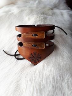 Hand made leather bracelet with nordic design and antler tips. Adjustable laceup closure. Bracelet Viking, Nordic Vikings, Leather Wedding, Deer Antler, Deer Antlers, Tooled Leather, Nordic Design, Leather Tooling, Antlers