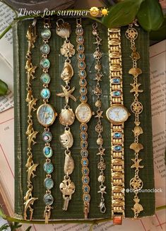 Swap Meet Jewelry, Aesthetic Resin Jewelry, Diy Funky Jewelry, Maximalism Jewelry, Schmuck Aesthetic, Places To Buy Jewelry, Old Gold Jewelry, Jewelry Layout, Aesthetic Watches