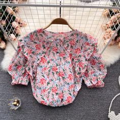 Summer, new style, floral shirt, sweet, baby neck puffy sleeve topMaterial:blendedColor:as pictureStyle:sweetFeatures:floral,puffy sleeveSize(CM): free 1inch=2.54cmlength:72,sleeve:36,bust:110,waist:120&ltp&gtNote:Due to different measurement methods,there will be 1-3 error(unite:cm), please understand.</p>&ltbr/> Trendy Spring Puff Sleeve Top With Floral Print, Feminine Puff Sleeve Tops With Floral Print, Sweet Ruffled Blouse For Spring, Trendy Spring Puff Sleeve Top With Ruffles, Trendy Puff Sleeve Top With Ruffles For Spring, Floral Print Lantern Sleeve Tops For Brunch, Floral Lantern Sleeve Tops For Brunch, Cute Ruffled Puff Sleeve Tops, Pink Doll Collar Top For Spring