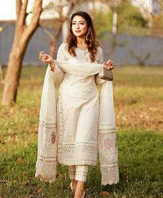 Suits For Engagement Indian Women, Straight Suit Designs Indian Style, Elegant Indian Suits For Women, Simple Pant Suit Design, Traditional Chudidhars, Off White Salwar Suit Designs, White Straight Kurti Designs, Party Kurtas For Women, Simple Suit Stitching Ideas