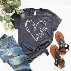 Nana Mother's Day Short Sleeve T-shirt With Heart Print, Mother's Day Casual Short Sleeve T-shirt, Mother's Day Heart-shaped T-shirt With Letter Print, Summer Heart-shaped Letter Print T-shirt, Cotton Tops With Heart Print For Mother's Day, Relaxed Fit Tops With Heart Graphic For Gifts, Heart Print Crew Neck T-shirt For Gift, Casual T-shirt With Heart Graphic For Gift, Cute Mother's Day Crew Neck T-shirt