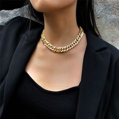 Chunky Chain Choker A simple gold/silver chain to layer with other necklaces or wear alone. Gold link necklaces are the perfect statement accessory to complete an outfit; worn gold chain necklaces are a must have for 2020. Chains and links give a nod to the '80s for a retro statement. Material: Aluminium Chain Length: 40+7cm / 15.7in+2.7in Weight: 42.1g Visit our shop for more necklaces and custom jewelry: https://www.etsy.com/shop/DetailsMatterGift Thank you for visiting and hope you enjoy shop Mens Choker Necklace, Chunky Choker Necklace, Outfit Elegantes, Chunky Choker, Gold Link Necklace, Necklace Outfit, Chain Choker Necklace, Pet Necklace, Short Necklace