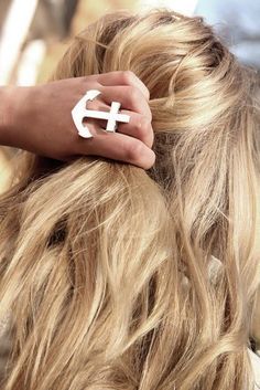 Cool Blonde Anchor Rings, Blonde Wavy Hair, Victoria Secrets, Nautical Wedding, Hippie Style, Fashion Essentials, Pretty Hairstyles, Wavy Hair