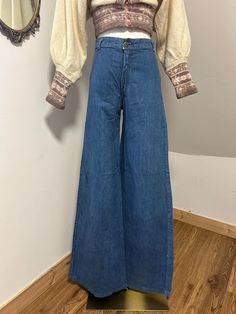 Lovely pair of 1970s flares, from brand 'Inega' , in good vintage condition, these have had repairs here and there but are in great condition, mega flare. Best fit a UK 6-8 waist 28" rise 11" hip 32" length 35" #vintage #70s #1970s #60s #flares Bottoms Outfit, Bell Bottoms Outfit, Womens Trousers, Flared Jeans, Christmas List, Bell Bottoms, Vintage 70s, Trousers Women, Flare Jeans