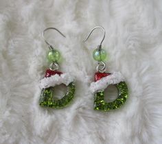 Christmas Letter Earrings The perfect give for this holidays! - Resin letter size approximately: 0.43 inch width x 0.66 inch length  - Stainless steel hook earrings -  Handmade - AB iridescent green bead - Lightweight Small Bday Gifts, Holiday Gift Dangle Jewelry, Holiday Dangle Jewelry Gift, Holiday Dangle Jewelry For Gifts, Novelty Jewelry Gift Set With Matching Earrings, Green Fun Earrings For Gift, Fun Green Earrings For Gifts, Green Fun Earrings For Gifts, Cute Green Jewelry For Party