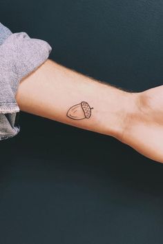 minimalist tattoo idea for nature lovers Acorn Tattoo, Minimalist Tattoo Ideas, Tattoos For Lovers, Small Tattoo Designs, Unique Tattoo, Nature Tattoos, Small Tattoo, Tattoo Idea, Minimalist Tattoo