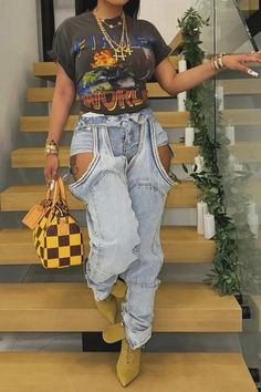 Jean Concert Outfit, Distressed Jeans Outfit Summer, Concert Outfit Black Women Summer, Concert Clothes Ideas, Rod Wave Concert Outfit, Concert Outfits Black Women, Denim Outfit Black Women, Plus Size Denim Outfits, Green Overalls Outfits