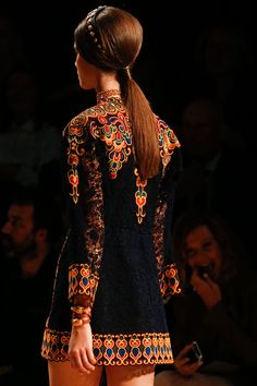 Mode Russe, Russian Fashion, Fashion Details, Passion For Fashion, Valentino Garavani, Runway Fashion, Batik, High Fashion, Beautiful Dresses