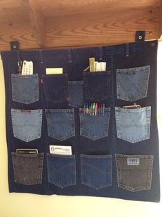 Upcycled Denim: Transform Your Old Jeans Into Useful, Practical And Fashionable Items 14 Upcycle Jean Pockets, Jean Pocket Crafts, Återvinna Jeans, Denim Bag Diy, Pocket Storage