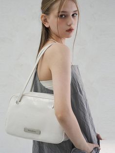 AVANDRESS presents items that can elevate your daily looks- Minimal mood rounded square shape bag- Inner pocket detail and moderate size to carry around- Smooth and subtle glossy texture- Brand's lettering steel decoration point Modern White Baguette Bag With Large Capacity, Chic Rectangular Baguette Bag For Daily Use, Chic Rectangular Baguette Bag For Everyday, Modern Rectangular Shoulder Bag For Daily Use, Modern Rectangular Shoulder Bag For Daily Life, Modern Shoulder Bag For Daily Life, Modern Square Shoulder Bag For Daily Use, Steel Decoration, Square Shoulder Bag