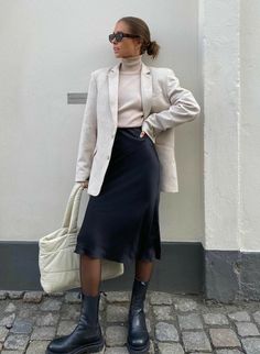 Chique Outfit, Midi Skirt Outfit, Winter Skirt Outfit, Half Skirt, Winter Skirt, Elegant Skirt, Slip Skirt