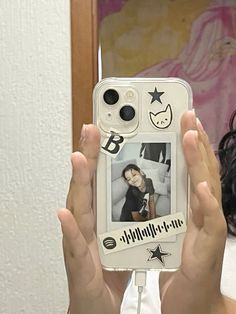 Decorating Transparent Phone Case, Iphone 15 Case Ideas, Iphone Transparent Case Ideas, Phone Case Stickers Kpop, Transparent Phone Case Diy, Clear Case Decoration Ideas, Transparent Phone Case Ideas, Clear Case Ideas, Clear Phone Case Inspo