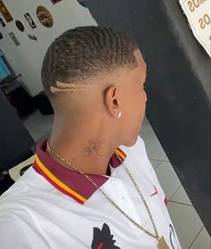 Fade Haircut Line Design, Low Haircut For Men, Mens Waves Haircut, Buzzcut Black Man, Black Men Haircuts Short Fade, Low Cut Fade Black Men, Black Boys Haircuts Fade, Afro Hair Fade, Black Man Haircut Fade