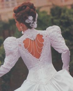 vintage wedding dress back designs omg 80s Wedding Dress, 90s Wedding, Princess Diana Wedding, Wedding Dress Backs, Wedding Dress Patterns