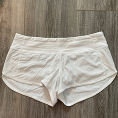 White, Almost Brand New! Speed Up Shorts, Length 2.5 Lightweight White Sports Bottoms, Lightweight White Sport Bottoms, White Go-dry Bottoms For Light Exercise, Lightweight White Bottoms For Sports, Speed Up Shorts, Lululemon Speed Up Shorts, Shorts Lululemon, Shorts Athletic, Athletic Shorts