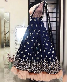 Work Lehenga Designs, Dress Room Ideas, Dress Room, Indian Wedding Gowns, Gown Party Wear, Work Lehenga, Pink Gown, Salwar Kamiz