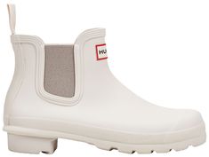 Design: Nylon pull tab for easy foot entry Handcrafted from FSC®-certified natural rubber and vulcanized for superior protection Features elasticated-gussets 100% waterproof Hunter Boots Short, Womens Hunter Boots, Hunter Boot, Short Rain Boots, Ankle Rain Boots, Outdoor Boots, Birthday List, Hunter Boots, Pull Tab