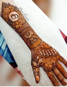 a henna design on someone's hand