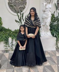 Family Same Dress Indian Wedding, Long Frocks Kids, Mother And Daughter Dresses Indian, Mom And Daughter Dresses Indian, Family Matching Outfits Indian, Twinning Outfits, Mom Daughter Matching Dresses, Engagement Event, Family Dress