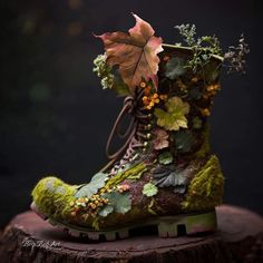 Fairy Shoes Green, Jenny Fairy Boots, Fall Fairy Costume Autumn, Fairy Boots Diy, Fairy Shoes Diy, Forest Fairy Costume Diy, Moss Boots, Faerie Cosplay, Fairy Boots