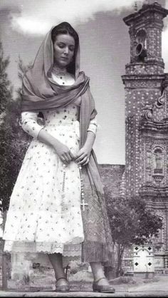 MAria felix Mexico Fashion, Spanish Fashion, Mexican Girl, Mexican Dresses