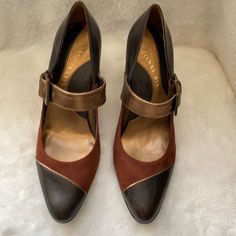 Gianni Bini Leather Size 8 Pump Heels. Look Brand New. Brown Court Shoes With 4-inch Heel For Evening, Brown Heels With Contrasting Heel Counter For Evening, Brown Court Shoes With Heel Strap For Formal Occasions, Brown Closed Toe Court Shoes For Evening, Brown High Heel Court Shoes For Evening, Formal Brown Heels With Contrasting Heel Counter, Formal Brown Heels With Contrasting Heel, Brown Round Toe Court Shoes For Evening, Pump Heels