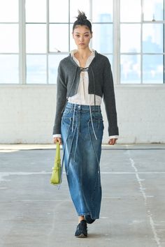 Maxi Skirts Return: 2020's Nostalgic Style Revival 2023 Fashion Trends, Jeans Trend, Long Denim Skirt, Cardigan Style, Skirt Trends, Jean Trends, Double Denim, Denim Trends, Dion Lee