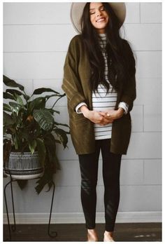 21 Winter Maternity Outfit Ideas For A Stylish Bump - Bjarni Baby Bump Outfits, Bump Fashion, Pregnancy Fashion Fall, Maternity Romper, Fall Maternity Outfits, Casual Maternity Outfits, Winter Maternity Outfits, Trendy Maternity Outfits, Preggo Fashion