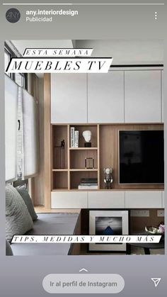 an image of a living room with white furniture and wooden shelves on the wall, in spanish