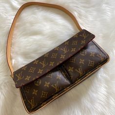 Authentic Vintage Louis Vuitton Monogram Viva Cite Like New Condition Clean Interior And Exterior With Great Shape Leather Strap And Hardware Are In Great Condition Has Date Code Stamped On The Lining 100% Authentic Guaranteed Louis Vuitton Metis, Louis Vuitton Hobo, Lv Neverfull Mm, Louis Vuitton Pochette Metis, Louis Vuitton Backpack, Monogram Backpack, Louis Vuitton Neverfull Mm, Louis Vuitton Totes, Brown Shoulder Bag