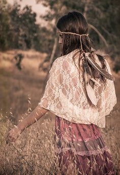 Boho chic ivory lace shrug bolero. Loop Shawl with 4 wearing options shawl, shrug, crisscross and infinity scarf. Ivory lace in loop shape, choose your size- One size (fits US 6-12, EU 36-42) Plus size (fits US 14-20, EU 44-50) Watch the movie clip on YouTube for demonstration- http://www.youtube.com/watch?v=w3nTefDuqGs Lace Shrug, Bridal Shrug, Wedding Shrug, Bridal Cover Up, Lace Bolero, Shrugs And Boleros, Boho Scarfs, Infinity Scarves, Lace Wrap