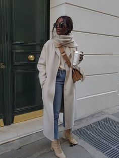 Minimalist Winter Outfits, Nyc Winter Outfits, French Minimalist, French Wardrobe, Mode Zara, Coat Trends, Winter Fashion Outfits Casual, Cold Outfits, Coat Outfit