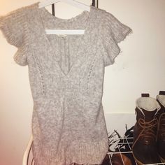 New, Amazing Condition. Never Worn Winter V-neck Top With Ruffles, Ruffled Sleeves, V Neck Tops, Grey Sweater, Fossil, Sweaters For Women, V Neck, Grey, Women Shopping