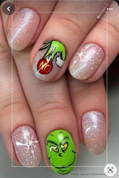 Grinch Nail Designs Short, Christmas Nail Grinch, Grinch Nail Tutorial, Grinch Face Nails, Grinch Christmas Nails Easy, Short Grinch Nails Designs, Grinch Nails Step By Step, Christmas Nail Designs Grinch, Grinch Manicure