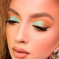 Deep Set Eyes: Perfect Ways Of Defining The Shape - Glaminati Eyes Makeup Looks, Eyeshadow Makeup Ideas, Deep Set Eyes Makeup, Eyeliner And Eyeshadow, The Best Eyeliner, Makeup Beauty Room, Best Eyeliner, Golden Green