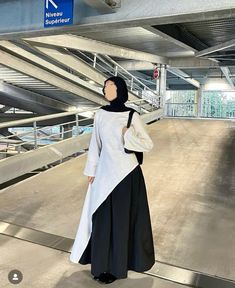 Hijab Trend, Modest Fashion Muslim, Modest Girly Outfits, The Group Chat, Modest Dresses Fashion, Elegant Summer Dresses, Modest Casual Outfits, Hijab Trends