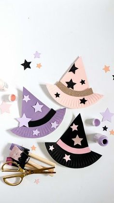 paper plates, scissors and other crafting supplies are arranged on a white surface with stars