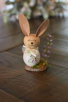 Little bunny gourd scene at Meadowbrooke Gourds Easter Nature Crafts, Nature Easter Crafts For Kids, Easter Wood Slice Ornaments, Painted Easter Bunny Wood Crafts, Painted Bunny On Wood, Sunflower Paper Craft, Fall Crafts For Adults, Easter Crafts For Adults