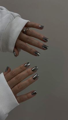 #ногти #метал #металические #дизайнногтей #2024 Silver Nail Designs, Chrome Nails Designs, Glo Up, Fancy Makeup, Silver Nails, Classy Nails, Chrome Nails, Body Tattoos, Stylish Nails