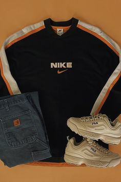 Carhartt Trousers, Vintage Outfit Inspiration, Vintage Nike Sweatshirt, Vintage Retro Clothing, Street Style Outfits Men, Vintage Outfit, Nike Sweatshirt