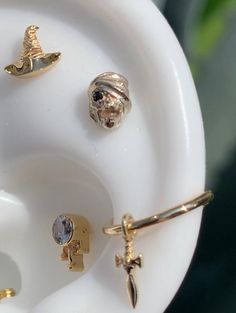 14k solid gold Mummy piercing with CZ Condition: New brand with tags, unused, and unworn item, in the original packaging Pin: 25g Threadless (Universal Pin) 14g Internally Threaded  16g Internally Threaded Size: 6.5mm*4.5mm BACKING NOT INCLUDED Backings are not included, if you are interested we have them in our shop.NOT AN EARRING Nose Rings Studs, Nose Ring Stud, Nose Rings, Body Jewellery, Dream Jewelry, Yellow Rose, Solid Yellow, Body Jewelry