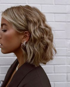 Best Bob Haircuts, Pool Hairstyle Ideas, Pool Hairstyles, Beach Hairstyles, Penteado Cabelo Curto, Short Blonde Hair, Bob Haircuts, Beach Hair