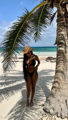 Vacay Pictures, Vacation Outfits Women, Cute Vacation Outfits, Flipagram Instagram, Summer Picture Poses, Hair Mistakes, Shotting Photo, Vacation Mood, Vacay Outfits